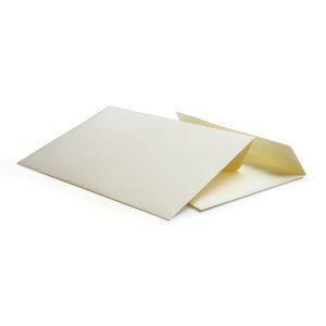 Конверт из цветной бумаги квадратный 160х160 мм, кремовый